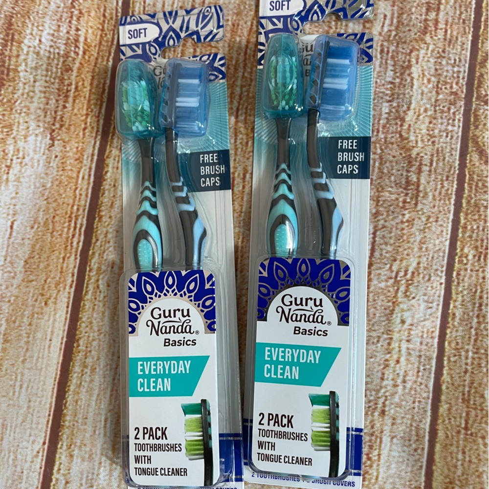 GuruNanda Everyday Clean‎ 2 Pk Toothbrushes with Tongue Cleaner & Brush Caps